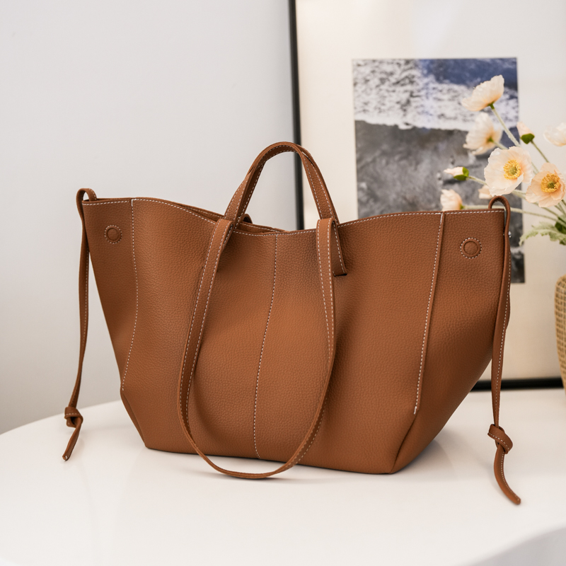 Women Bags In Trend - Sacs fourre-tout en cuir de grande
